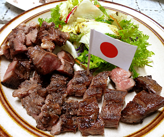 集来軒（しゅうらいけん）たっぷりお肉と日本酒を楽しめるホルモン居酒屋！（広島市中区袋町）