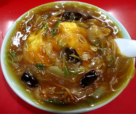 中華料理 蓬莱（ほうらい）バナナマンのせっかくグルメで紹介の広島の老舗デカ盛り店 ランチは行列する天津丼です（広島市中区紙屋町、並木通り）