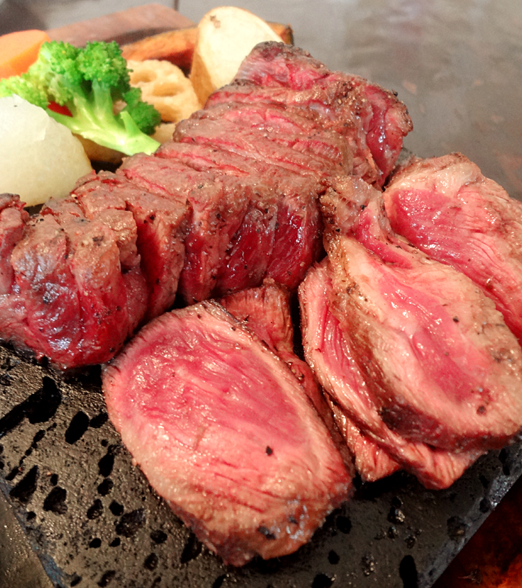 やっぱり肉が好き　デカ盛り鉄板ステーキランチが1000円台（広島市西区楠木町・横川）