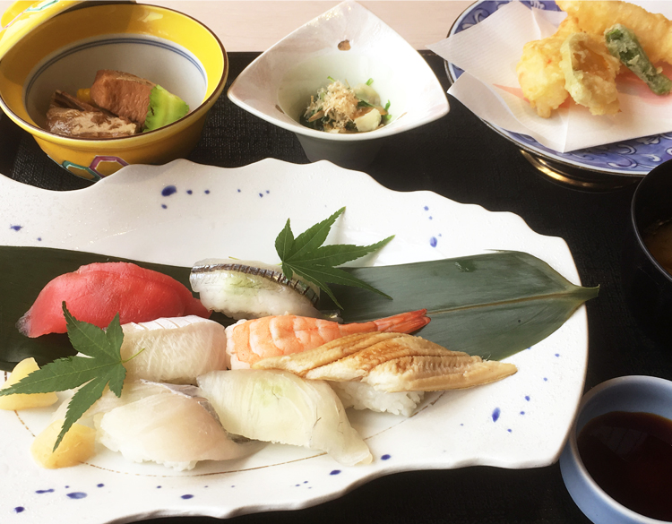 日本料理みつき　個室ランチが家族の会食に使い易いです。お子様ランチも（広島市中区、オリエンタルホテル）