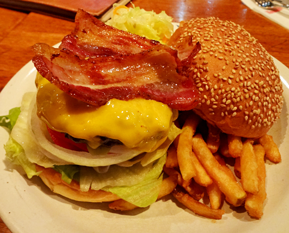 ハミングバーズヒル　有名アパレルショップが手掛けるグルメハンバーガーを食べてみました　東京都渋谷区恵比寿　原宿