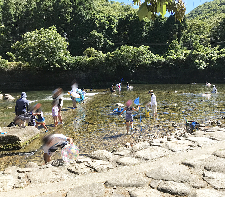 2022 河佐峡 かわさきょう　広島の川遊びの人気スポットだよ　キャンプ場もあり　川開き　広島県府中市諸毛町